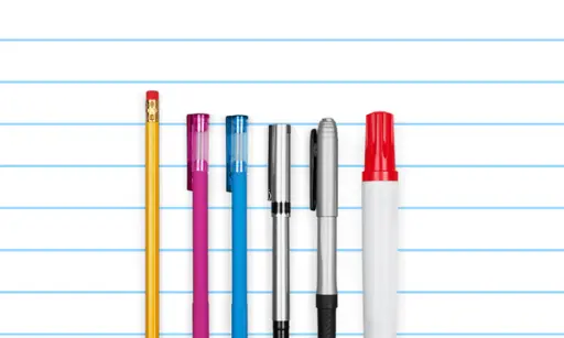 Lapices, Bolígrafos, rotuladores y correctores sobre fondo de papel